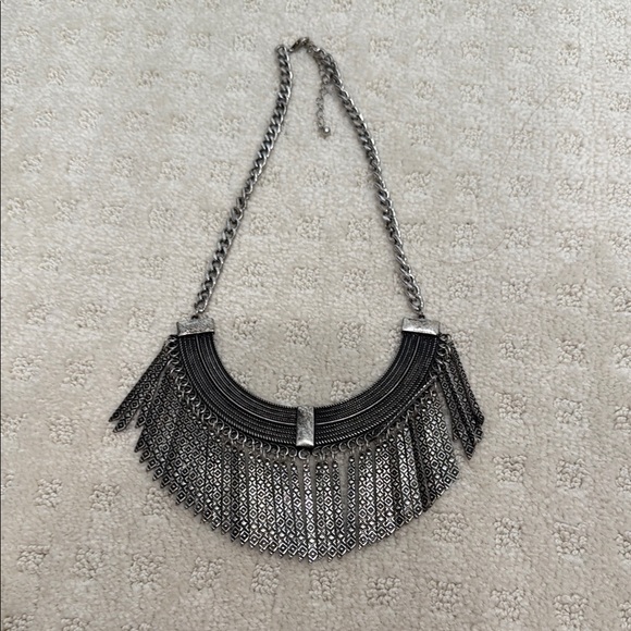 Jewelry - Elegant Silver Statement Necklace